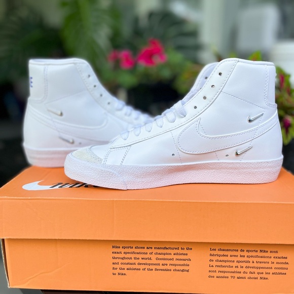 CUSTOM Blinged Out Nike Women’s Blazers 👟💎 LIMITED EDITION !! - Picture 5 of 5